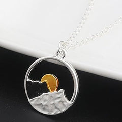 Jewelance™ MountainNecklace 1+1 GRATIS: Modeklassieker Berg Hanger Halsketting
