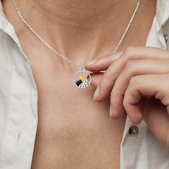Jewelance™ MountainNecklace 1+1 GRATIS: Modeklassieker Berg Hanger Halsketting