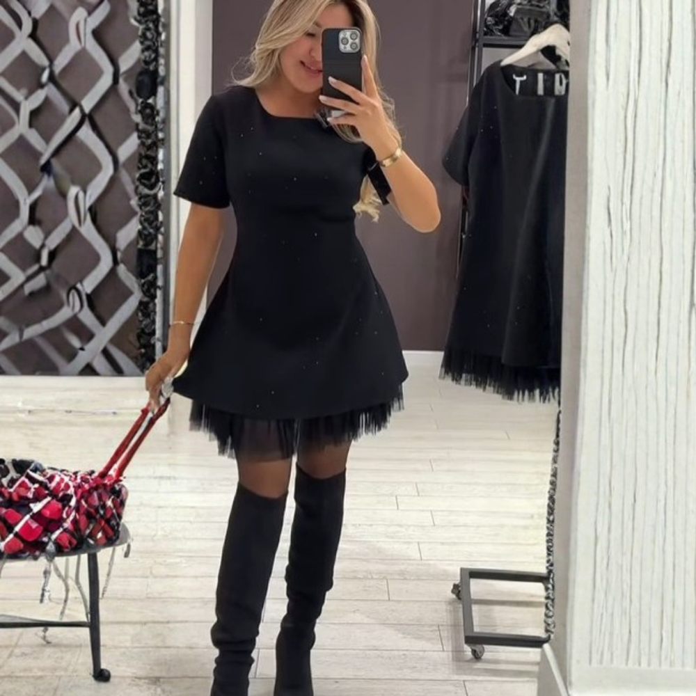 Icone™ MiniDress: Elegante Korte Mouwen Mini Jurk Met Sprankelende Kantafwerking