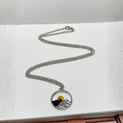 Jewelance™ MountainNecklace 1+1 GRATIS: Modeklassieker Berg Hanger Halsketting
