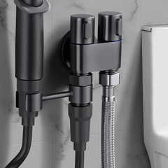 Globetrek° PremiumBidet - Eenvoudige Installatie Dubbele Ventiel Handgehouden Premie Bidet Set