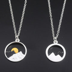 Jewelance™ MountainNecklace 1+1 GRATIS: Modeklassieker Berg Hanger Halsketting