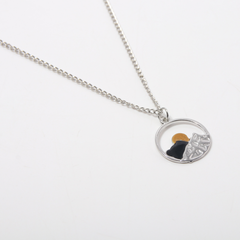 Jewelance™ MountainNecklace 1+1 GRATIS: Modeklassieker Berg Hanger Halsketting
